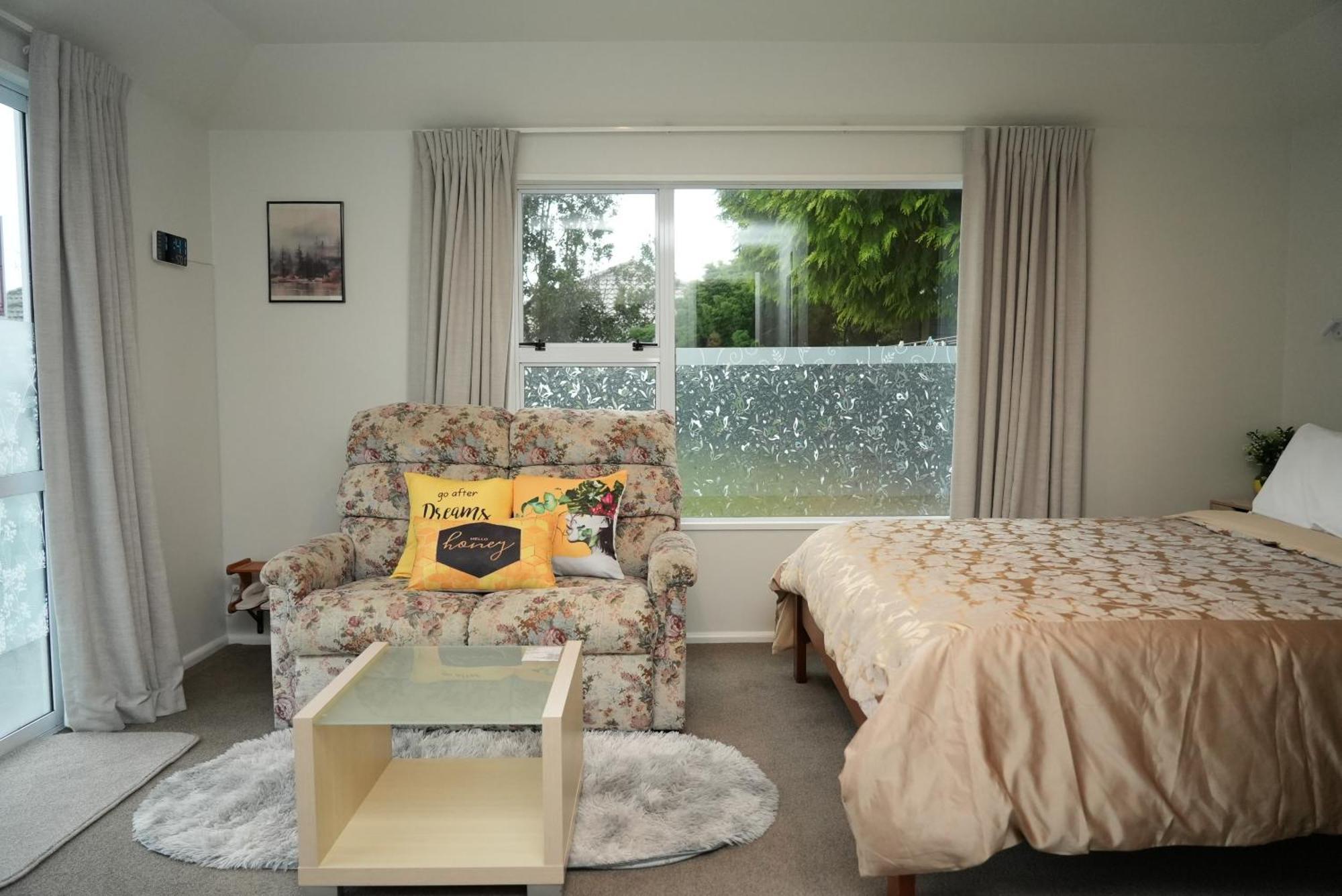 Cozy And Sunny Room Near City To Seapath كريستتشيرش الغرفة الصورة